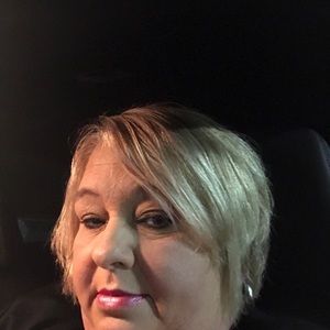 Meet your Posher, Lorie